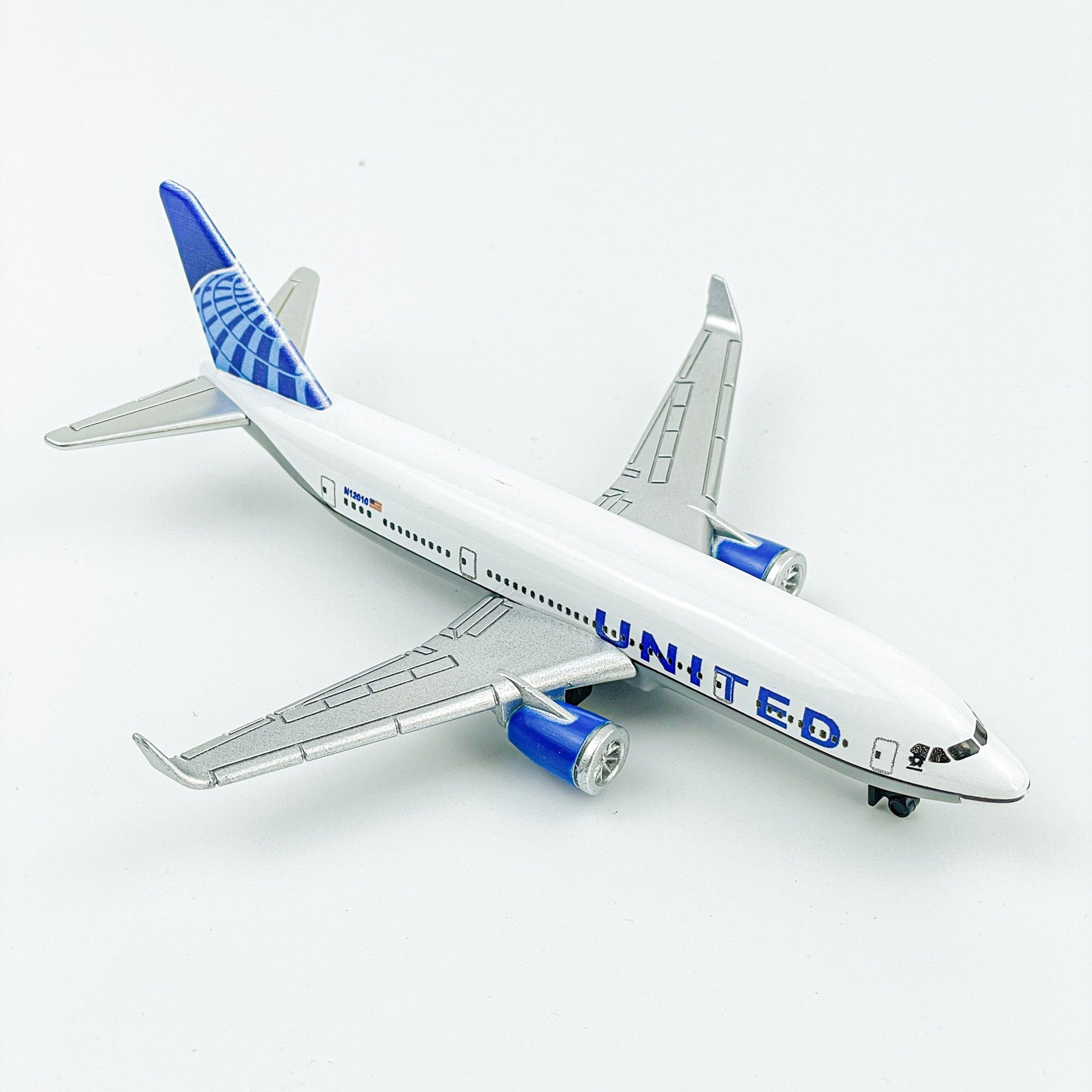 Ages 3-12 United Airlines Diecast Airplane Model - Weather Resistant Metal Collectible Push-Play Toy Gift & Decor