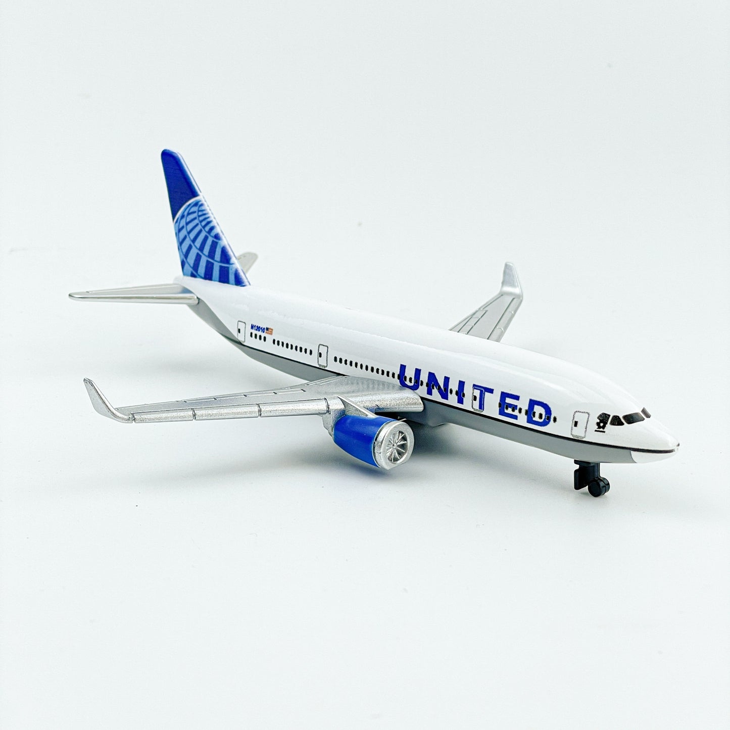 Ages 3-12 United Airlines Diecast Airplane Model - Weather Resistant Metal Collectible Push-Play Toy Gift & Decor