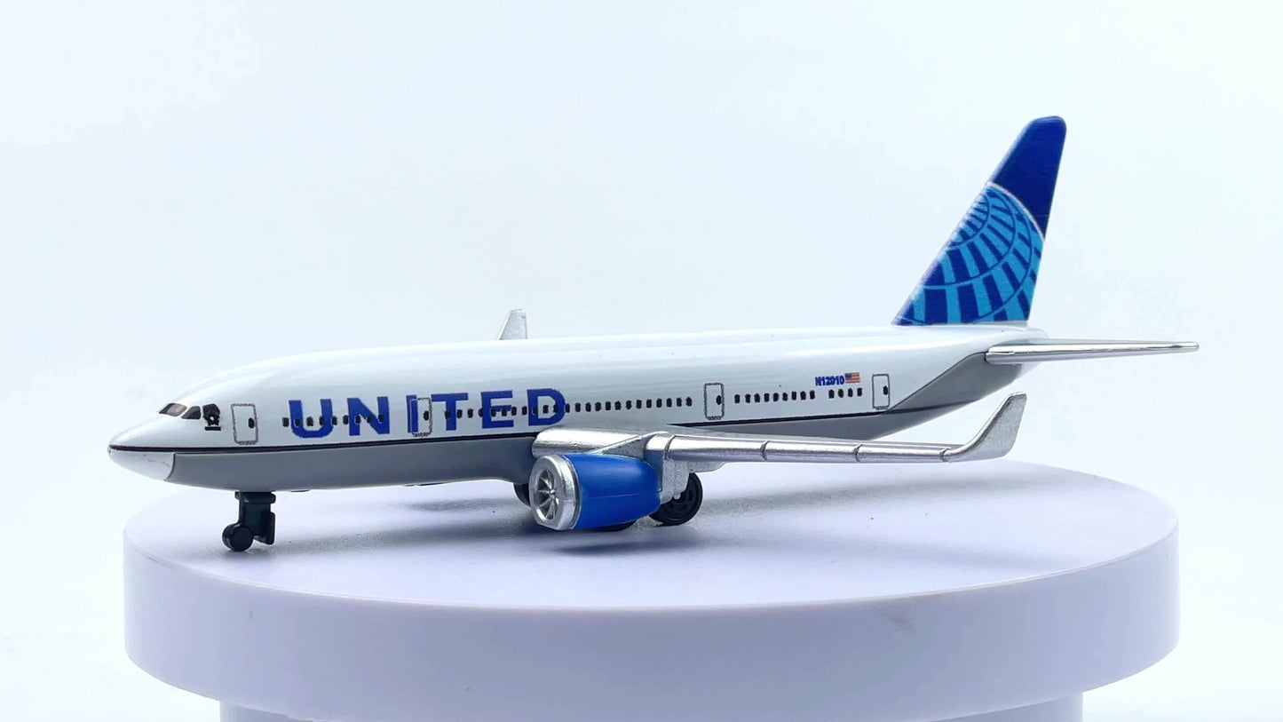 Ages 3-12 United Airlines Diecast Airplane Model - Weather Resistant Metal Collectible Push-Play Toy Gift & Decor