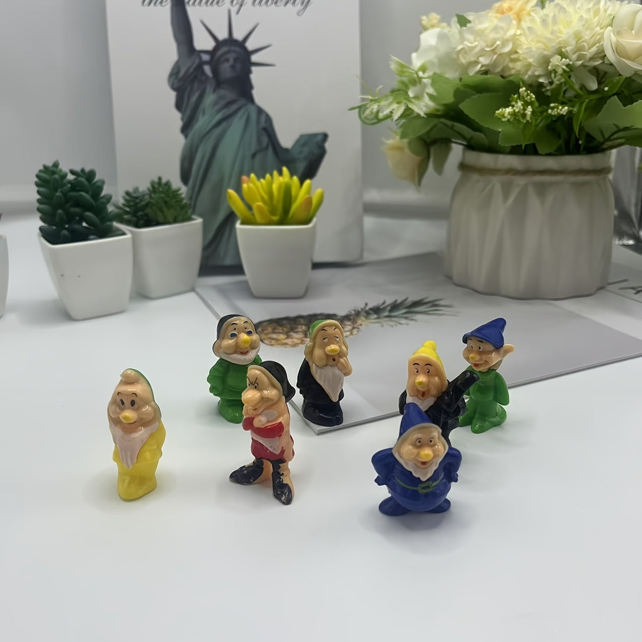 8pcs set of Snow White and the Seven Dwarfs dolls, gnome decorations, statues, handicrafts, garden decorations, baking scene decorations, holiday gifts
