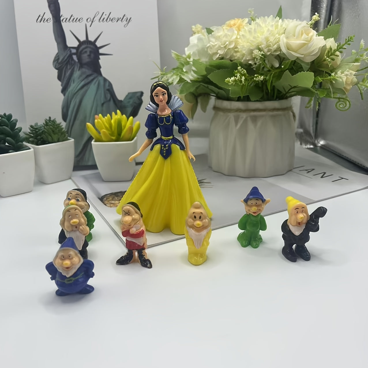 8pcs set of Snow White and the Seven Dwarfs dolls, gnome decorations, statues, handicrafts, garden decorations, baking scene decorations, holiday gifts