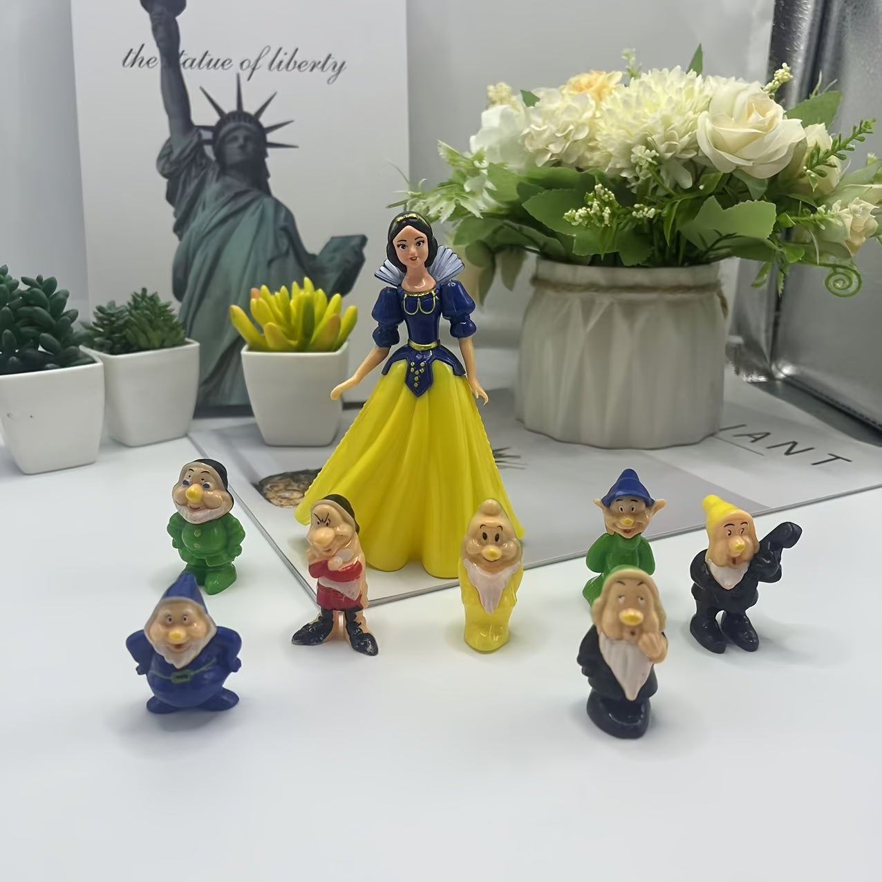 8pcs set of Snow White and the Seven Dwarfs dolls, gnome decorations, statues, handicrafts, garden decorations, baking scene decorations, holiday gifts