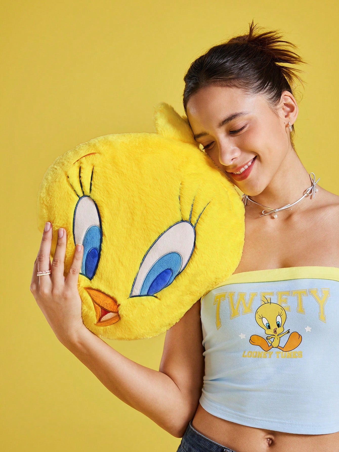LOONEY TUNES X SHEIN Embroidered Cartoon And Letter Pattern Decorative Throw Pillow Yellow