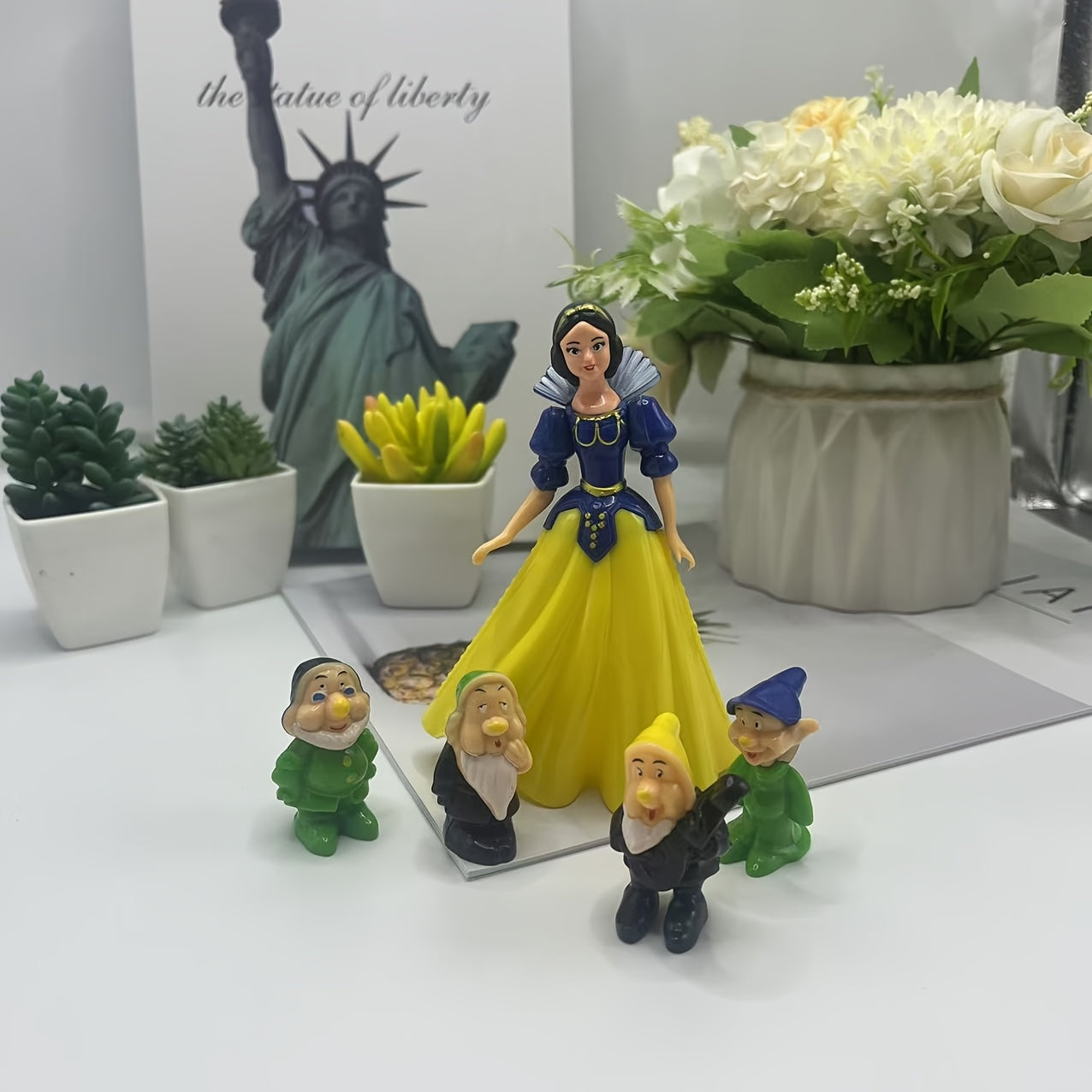 8pcs set of Snow White and the Seven Dwarfs dolls, gnome decorations, statues, handicrafts, garden decorations, baking scene decorations, holiday gifts